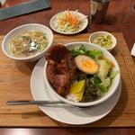 パイコー飯(台湾豚カツ丼)と担仔麺のセット