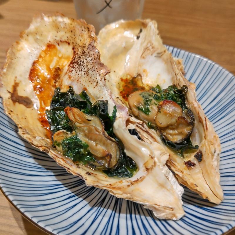 焼き牡蠣春菊ブルゴーニュ(焼鳥 ハレツバメ 横浜鶴屋町店)