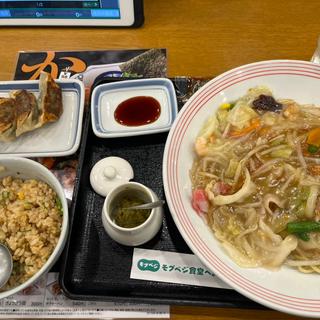 やわ太麺皿うどん　にんにく餃子5個　半チャーハン(リンガーハット 熊本浜線バイパス店 )
