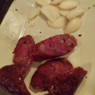 ソーセージとニンニク(小酒 sake bar （預約制）We kindly ask that all guests make a reservation in advance, as we are unable to accommodate walk-ins.)