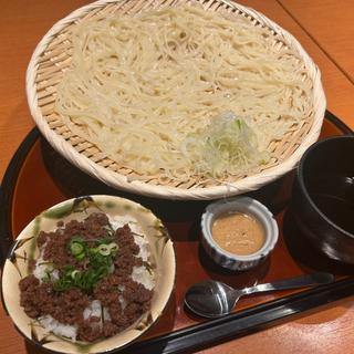 ざるうどんとミニ牛そぼろ丼(銀座方舟 川崎ラチッタデッラ店)