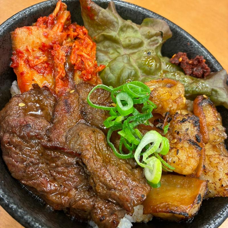 ハラミ・ホルモン丼➕冷麺ハーフ(焼肉丼一番)