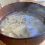 手作りお惣菜とお味噌汁+おにぎり2個(米と酒 塩梅)