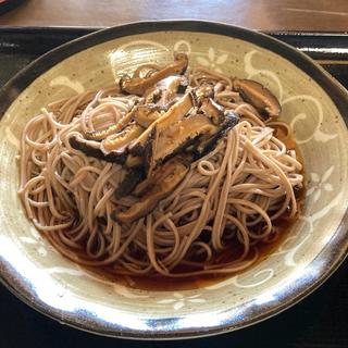 冷たいぶっかけしいたけそば(温泉民宿　中瀬隠居 )