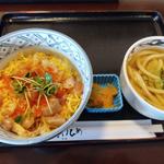 あられ丼とうどんのセット