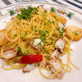 タコとじゃがいものガーリックソース