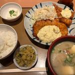 チキン南蛮とエビフライの定食　豚汁変更