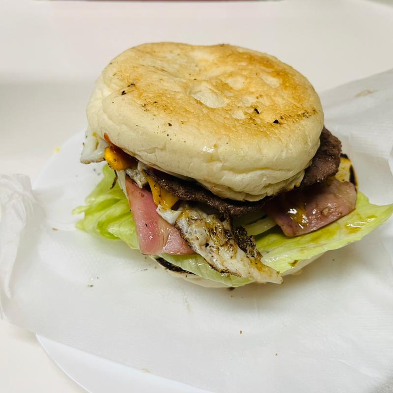 ベーコンチーズエッグバーガー(ブルースカイ )