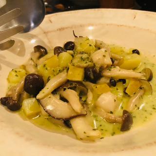 小柱ときのこのブルギニョンソテー (Sante （サンテ）)