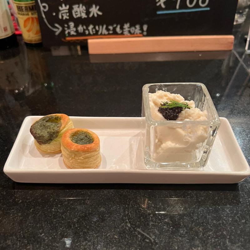 エスカルゴのパイ包み　エビ、カニ、カリフラワーのムース(Bar Incarnation)