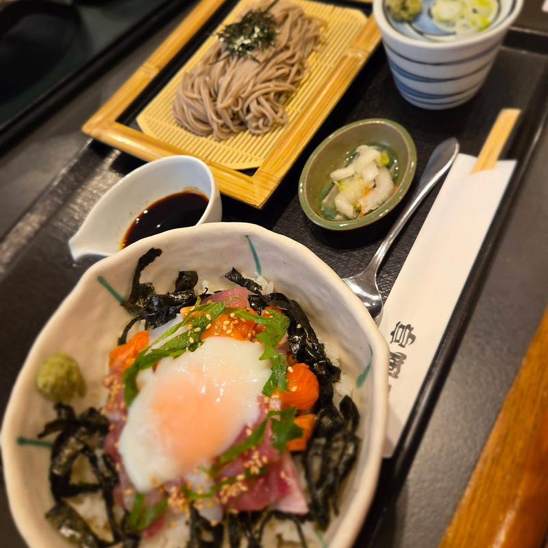 海鮮丼ともりそばセット(和風亭 大湾シティ店)