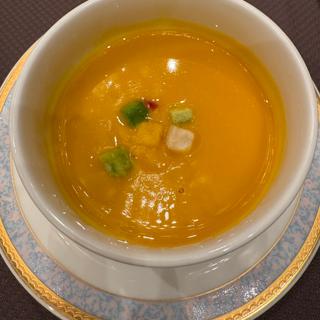 南瓜のクリームスープ(フェニックス・シーガイア・リゾート)