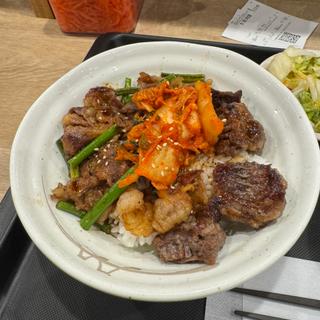 カルビと特選ブリスケット肉の合い盛り丼(松屋 飯田橋駅前店 )