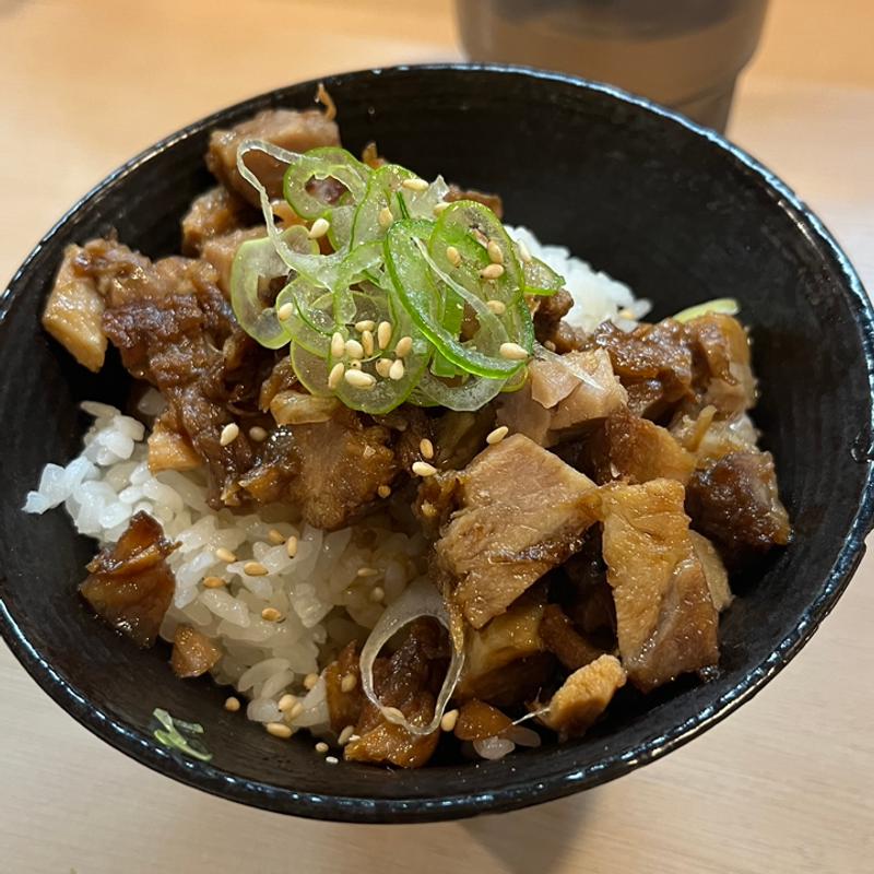 チャーシュー丼(らぁ麺 しお喜)