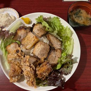 鶏唐と炙りチャーシューがぁドン　大