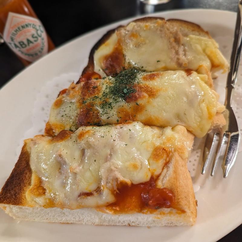 ツナチーズピザトースト(山本珈琲館直営店梅田YC)