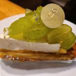 シャインマスカットのタルト(Sir Thomas LIPTON ティーハウス ポルタ店)