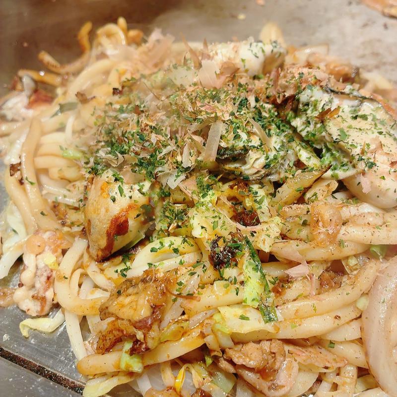 かき入りイカ天焼きうどん(お好み焼・鉄板焼 徳川八木店)