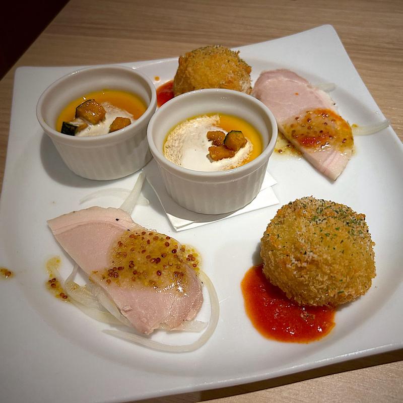 【前菜】かぼちゃプリン、サフランライスコロッケ、栗豚のローストポーク(全席個室ウメ子の家 仙台駅前店)