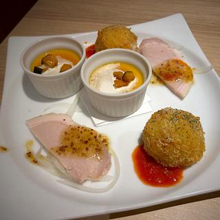【前菜】かぼちゃプリン、サフランライスコロッケ、栗豚のローストポーク