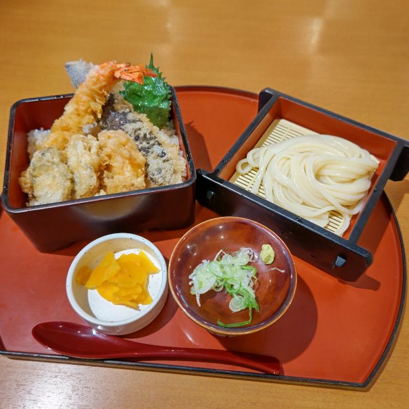 大海老と牡蠣の天重とおうどん(味の民芸 丸山台店)