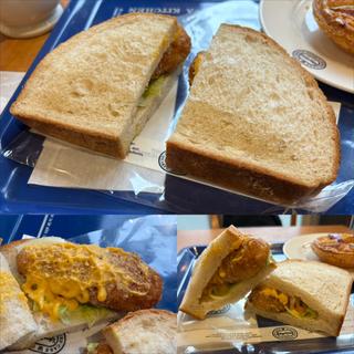 チェーダーチーズのチキンカツサンド