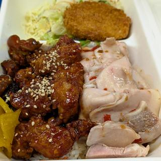 ヤンニョムチキン＆ローストポーク丼(レインボーダイナー)