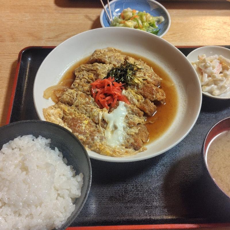 煮カツ定食(食堂とみ)