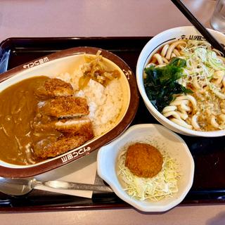 カツカレー＋Aセットかけうどん＋サービスメンチカツ