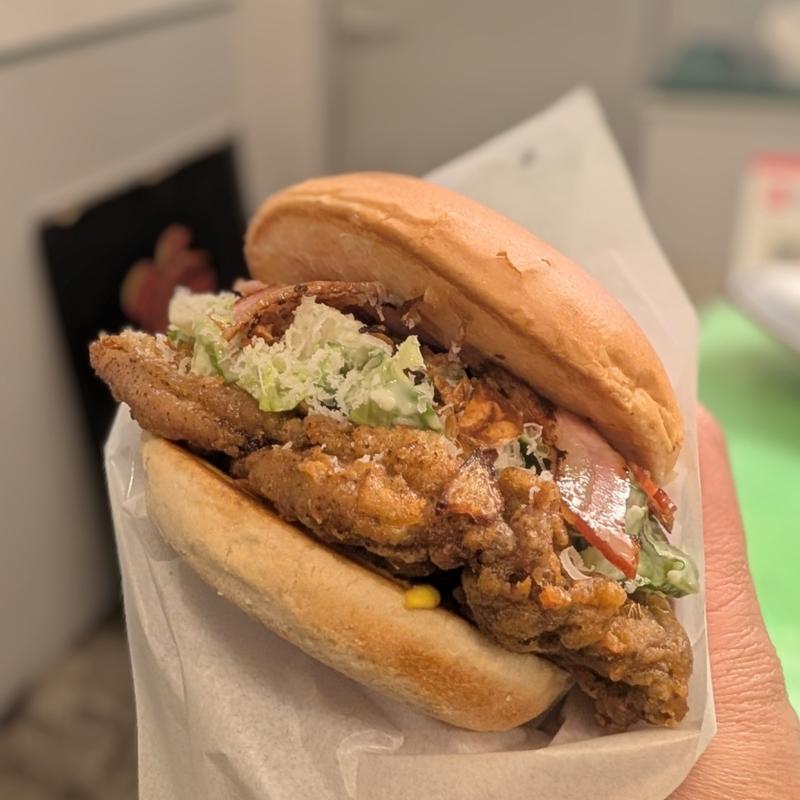 FRIED CHICKEN CAESAR(BISCO smash burger)