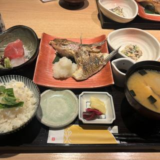 近大選抜鮮魚 かま焼き膳(近畿大学水産研究所 銀座店)