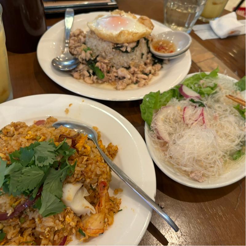 バイ カパオ（鶏肉のバジル炒めご飯）(チャオチャオバンブー 神宮前店)