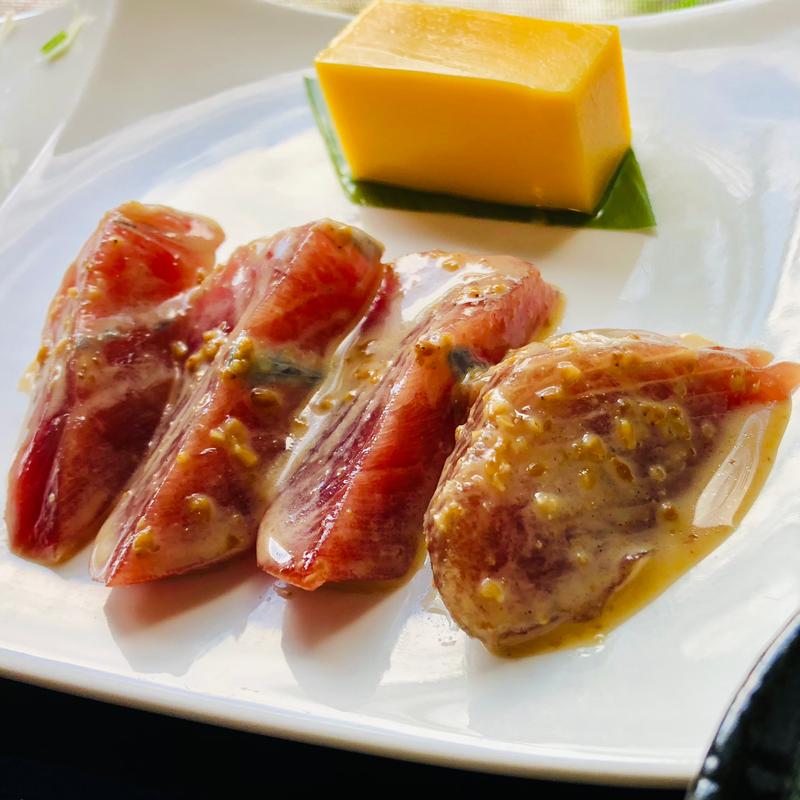 鰹の漬け（ごまだれ）_日南一本釣りカツオ炙り重(ギャラリーこだま )