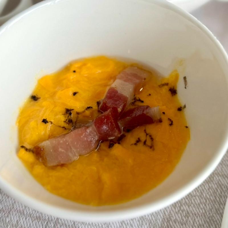 トリュフの香りを閉じ込めた トロトロクリーミースクランブルエッグ(ザ・カハラ・ホテル＆リゾート 横浜)