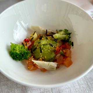 アトランティックサーモンのマリネ アーティーチョーク・ブロッコリー・アボカドのガーデン風オードヴル(ザ・カハラ・ホテル＆リゾート 横浜)