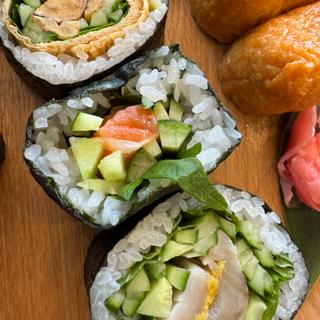 玉子とサーモンと〆鯖の巻き寿司(寿司セット)(きまぐれ キッチン)