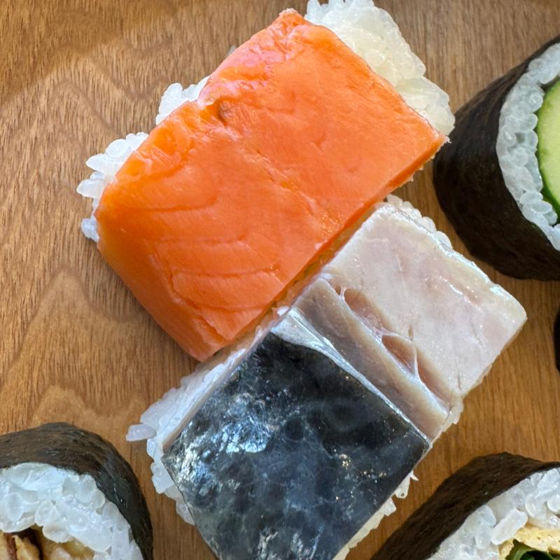 しめ鯖とサーモンの押し寿司(寿司セット)(きまぐれ キッチン)