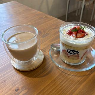 マサラチャイといちごグラスショートケーキ