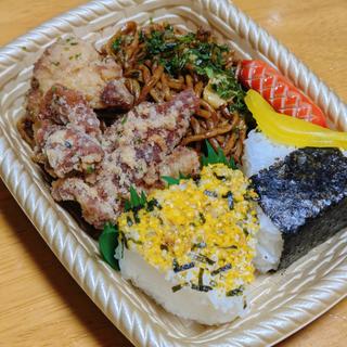 ミニおにぎり焼きそばセット