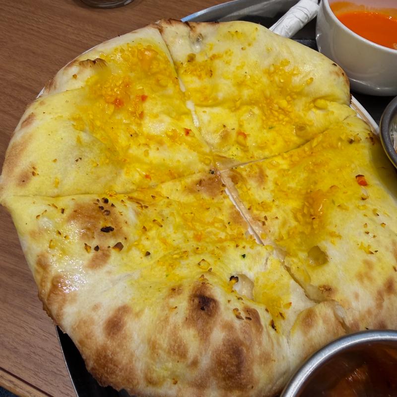 ガーリックチーズナン(インド料理 BISHNU（ビスヌ） イオン伊都店)