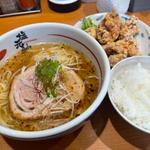 天然塩ラーメン(唐揚げセット)