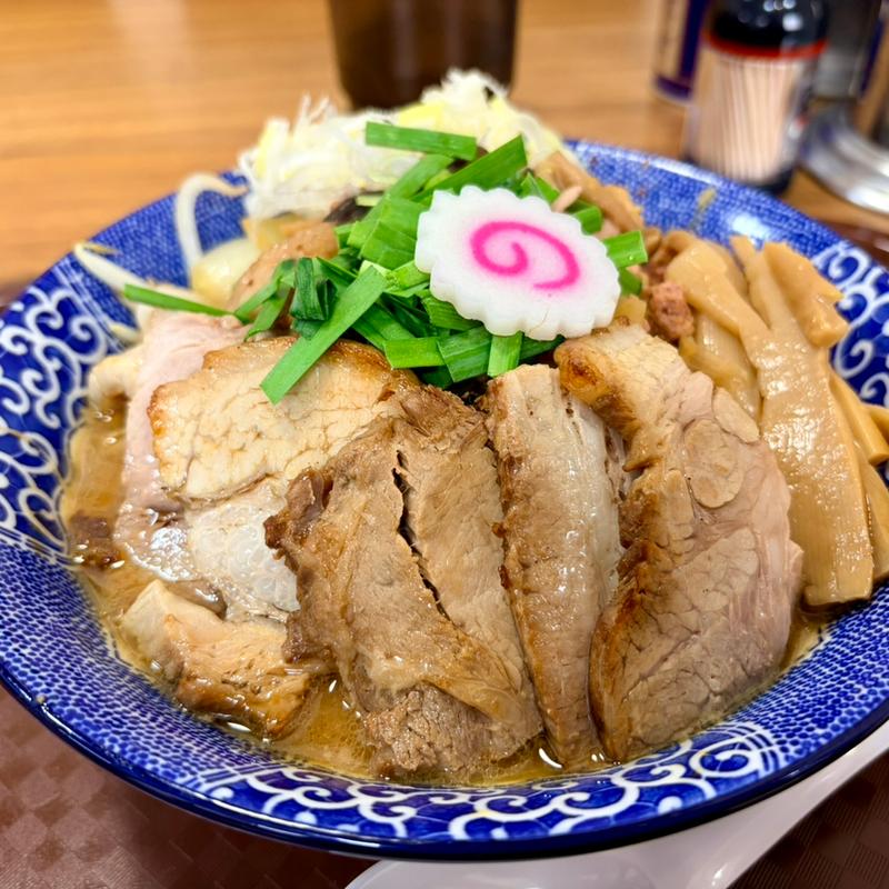 白菜ときのこたっぷり味噌らーめん＋チャーシュー(らーめん理庵)