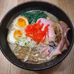 豚骨醤油ラーメン