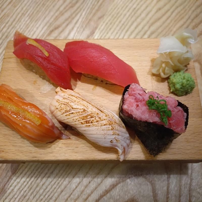 漬けまぐろ＆まぐろ＆漬けサーモン＆炙りサーモン＆ネギトロ軍艦(Izakaya TOKI)