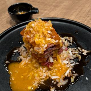 極上ミルフィーユ炙りユッケ(焼肉 遊幻亭)