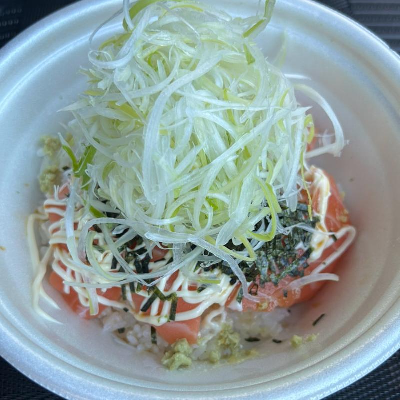 白髪ねぎマヨサーモン丼(並盛)(すき家 枚方中宮東之町店 )