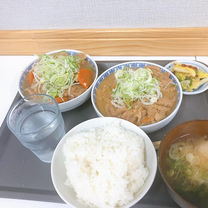 もつ煮あい盛り特盛り醤油、味噌(もつ乃)