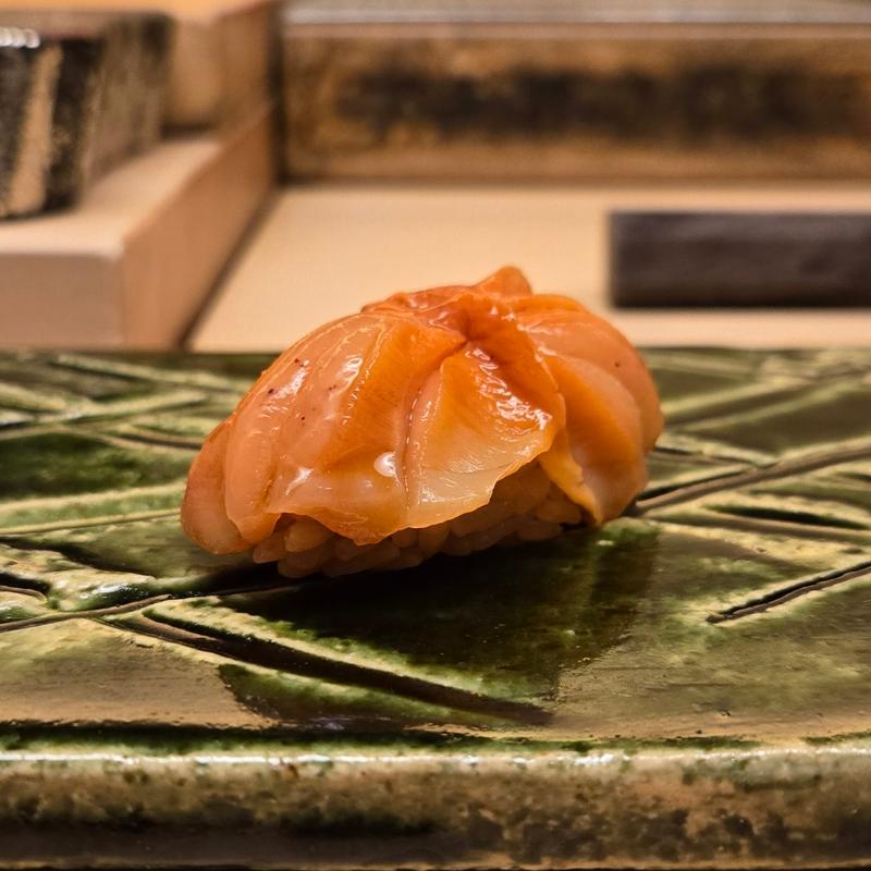 赤貝 握り(鮨 髙橋 謙太郎)