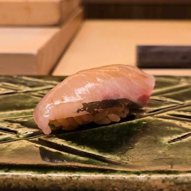 シマアジ 握り(鮨 髙橋 謙太郎)