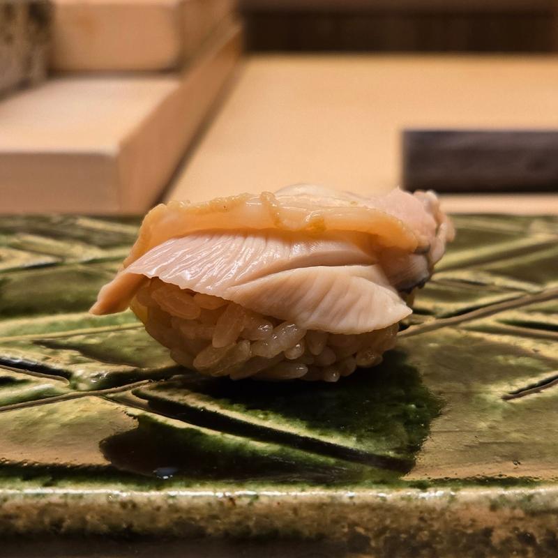 はまぐり 握り(鮨 髙橋 謙太郎)